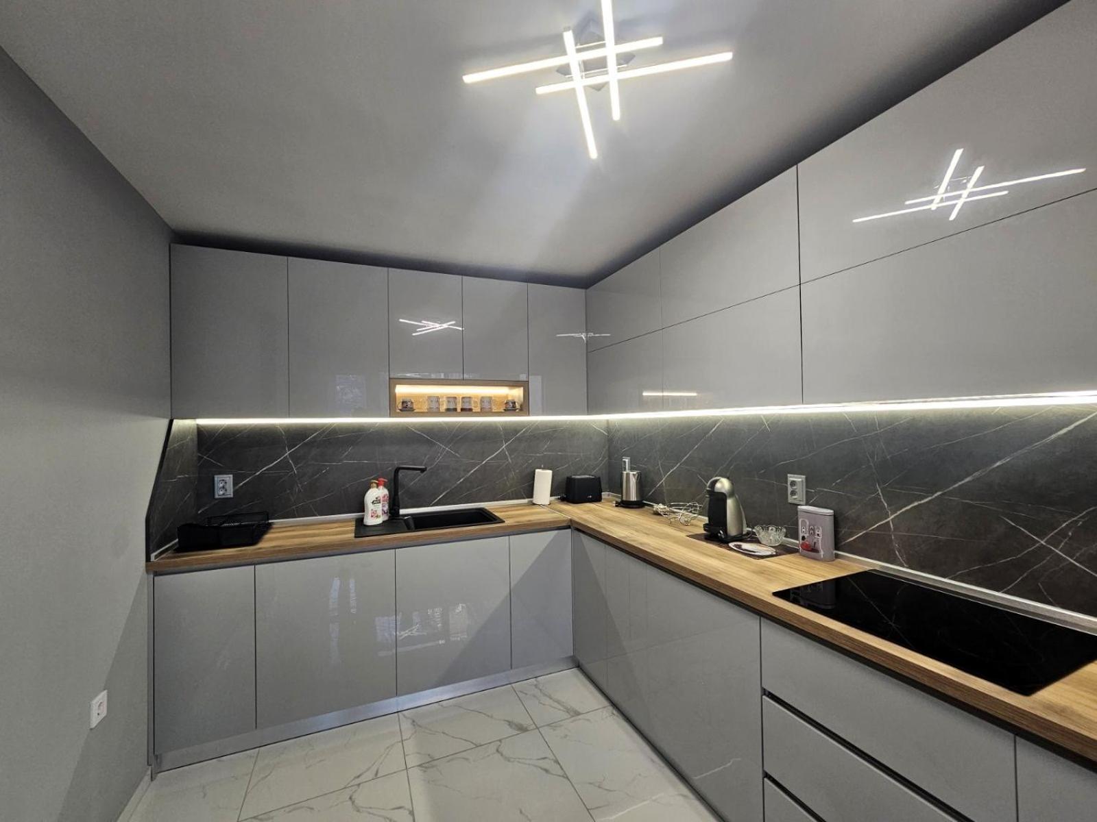 Bohemi With Free Parking Apartment