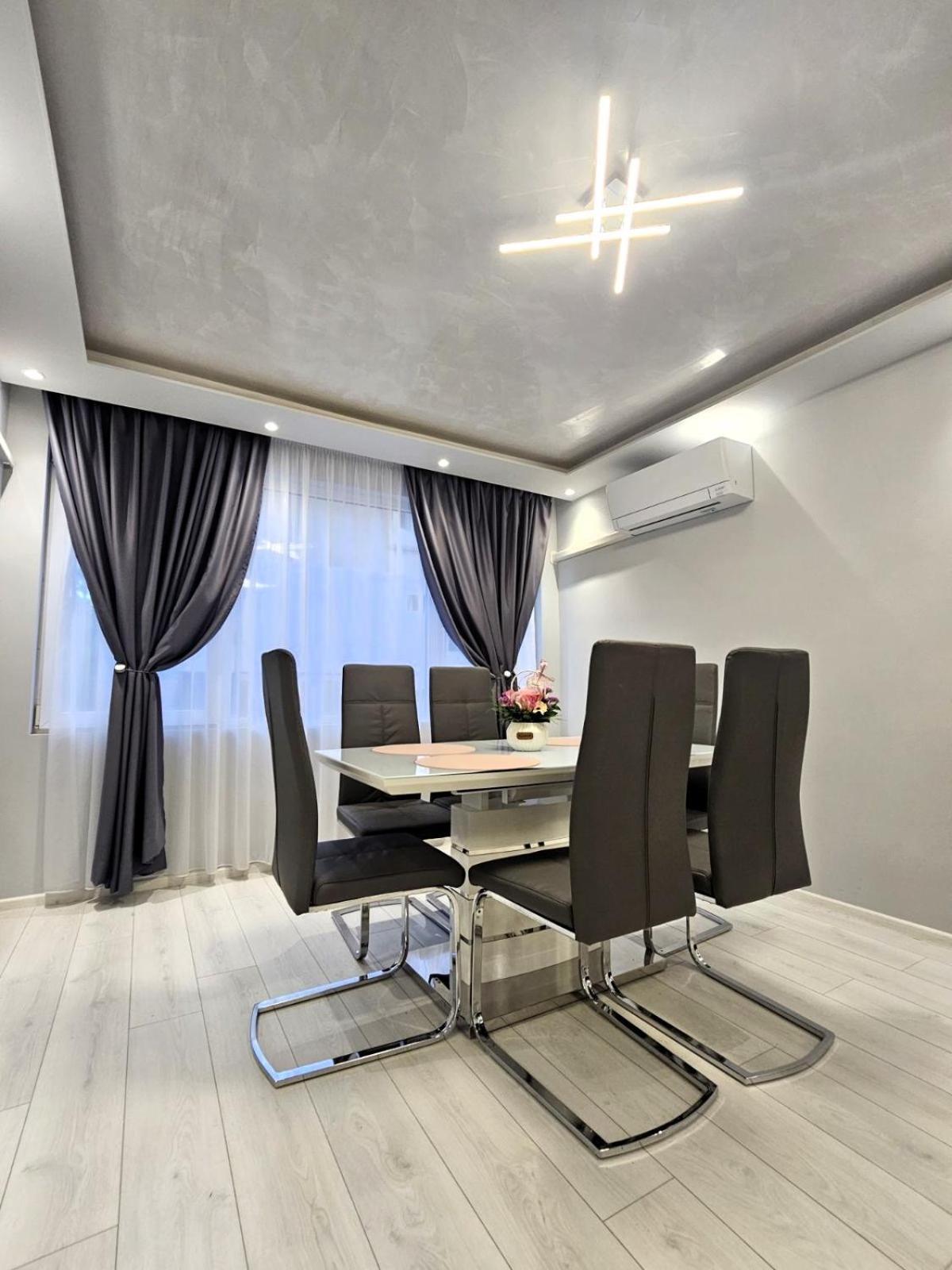 Bohemi With Free Parking Apartment