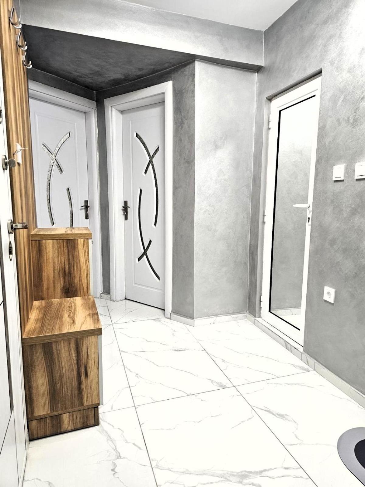 Bohemi With Free Parking Apartment